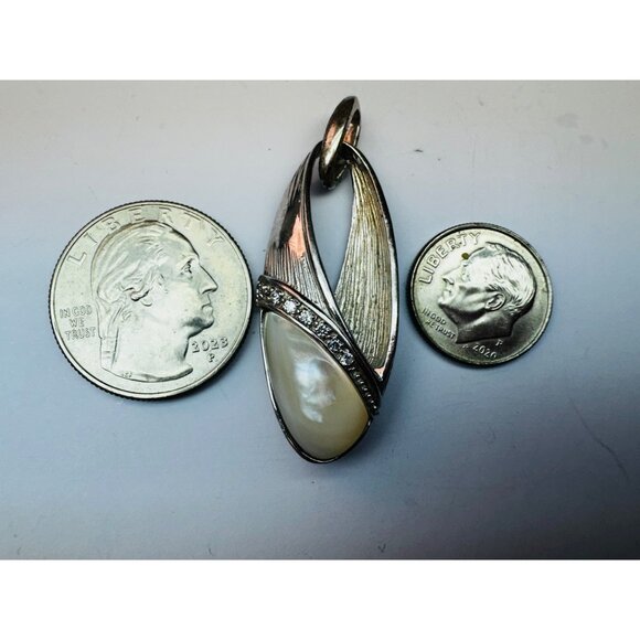 Elegant Sterling Silver 925 Mother of Pearl Pendant with White Crystals, 8.09g, - Picture 5 of 9